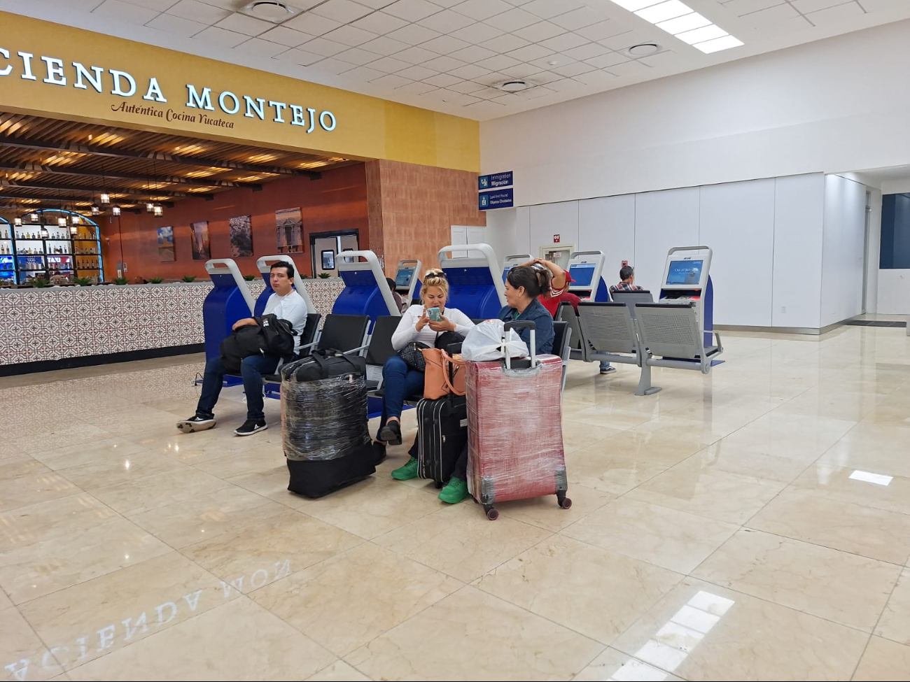 Cuatro vuelos han aterrizado, con el vuelo 9267 de Querétaro llegando 17 minutos adelantado