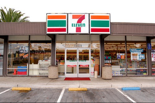 ¿Quién es la influencer en riesgo de perder su embarazo por agresión en el 7 Eleven?