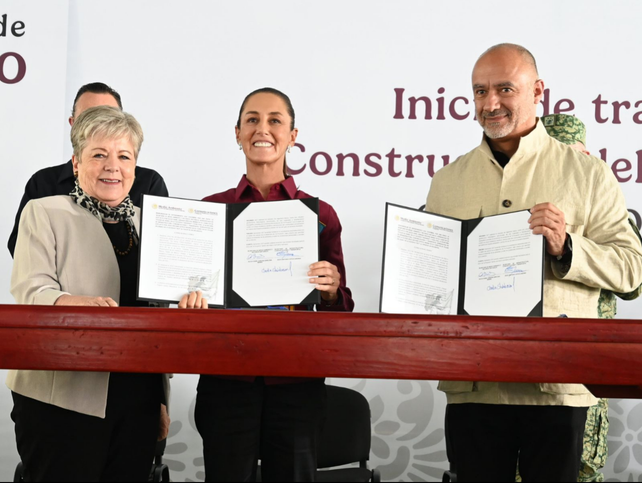 Dan banderazo a trabajos del Tren México-Querétaro