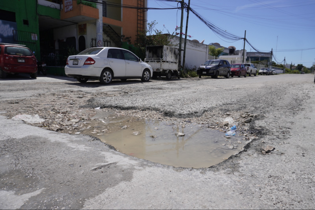 Calles y avenidas "zona de guerra" por baches, lamentan campechanos