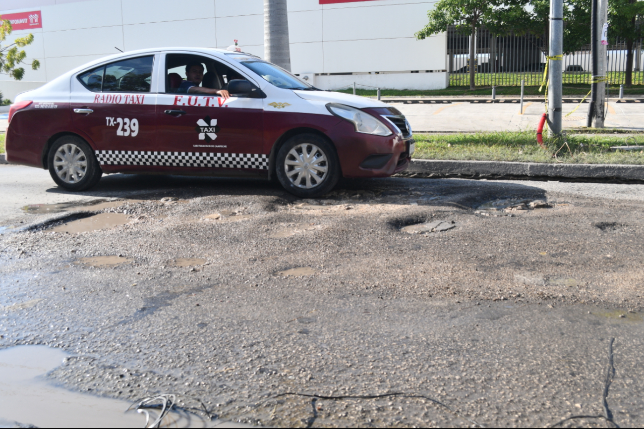 Baches siguen siendo "un problema" para la movilidad en Campeche