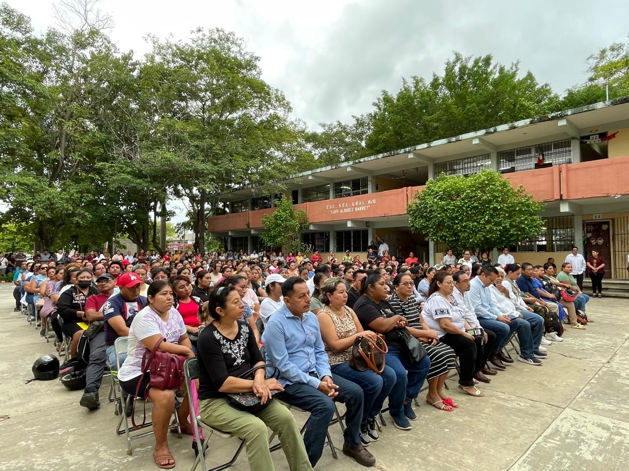 Padres de familia acudieron al registro