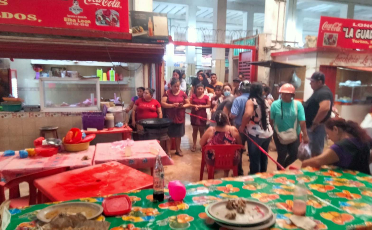 Puesto de panuchos se incendia en el mercado de Ticul