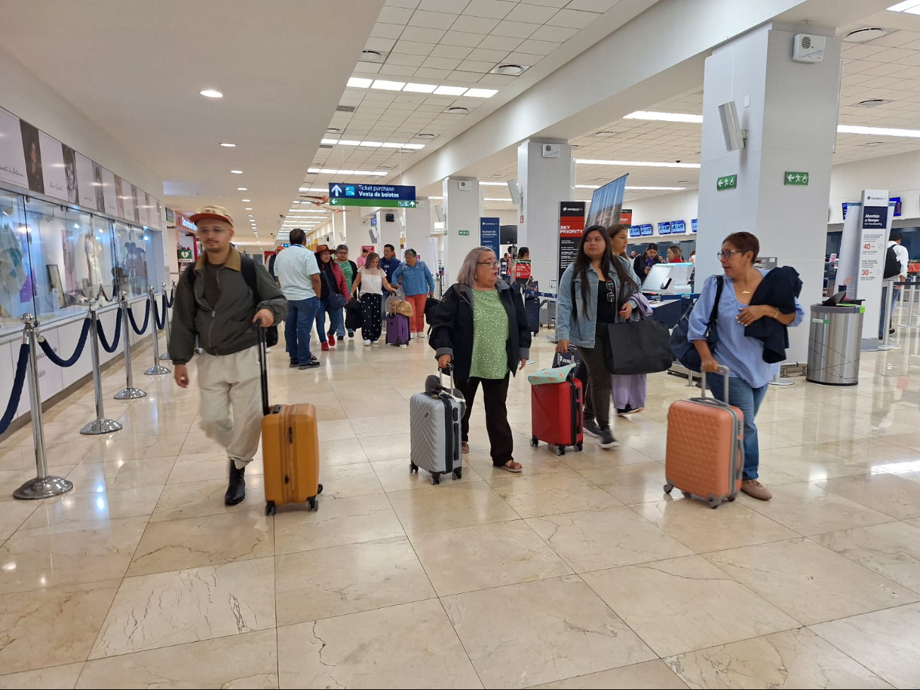 Se registra gran movilidad de pasajeros en el aeropuerto de Mérida