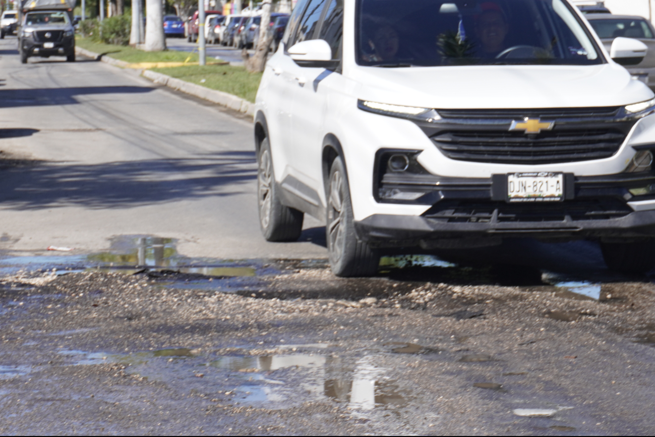 Todas las carreteras y avenidas de la capital están deplorables