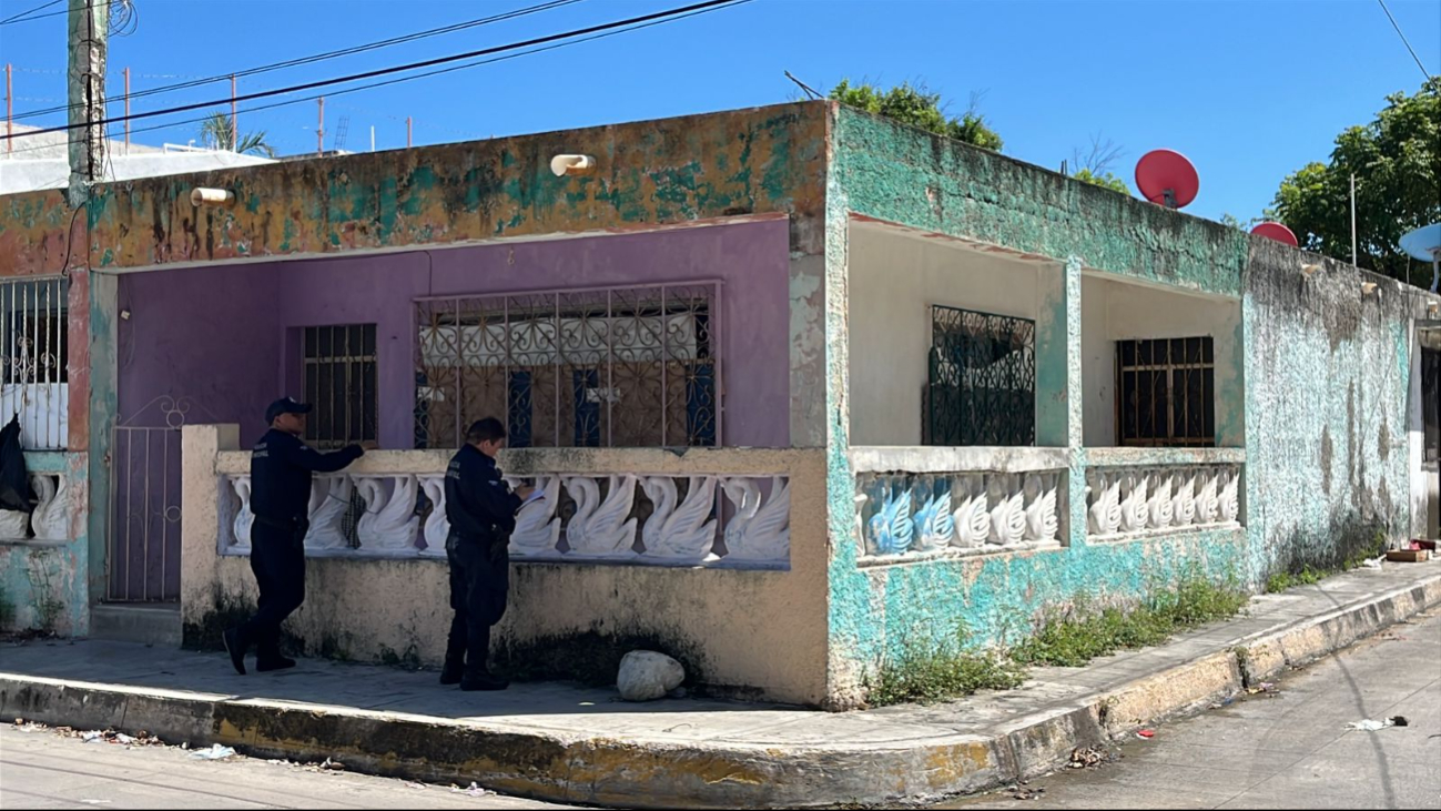 El padre de las menores llegó a la vivienda, donde las autoridades lo interrogaron