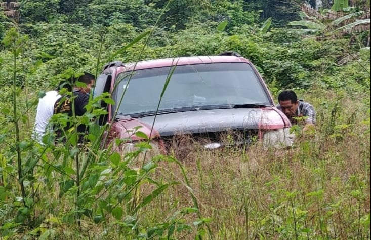 Elementos de la SPSC y agentes de la Fiscalía General del Estado verificaron que no había ningún cuerpo en la camioneta, solo estaba abandonada