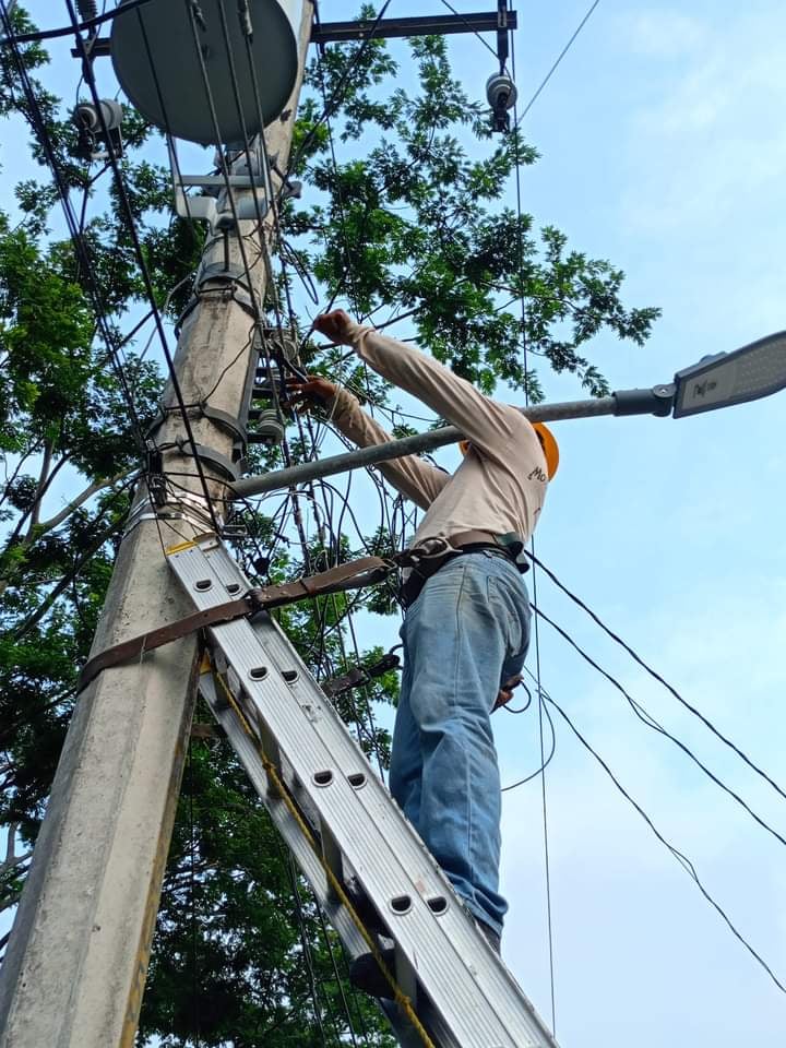 En Sabancuy no hay oficina de la CFE ni cuadrilla para reparaciones, lo que causa largas esperas.