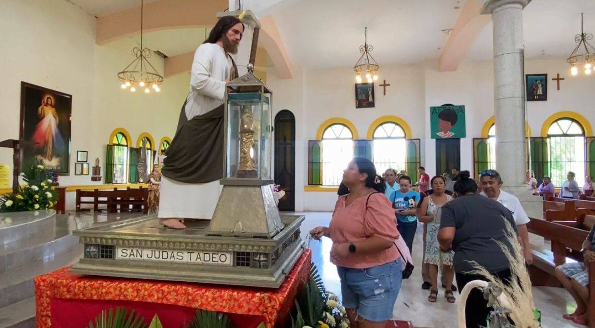 Este miércoles en la mañana, se llevó a cabo la primera misa con la reliquia presente