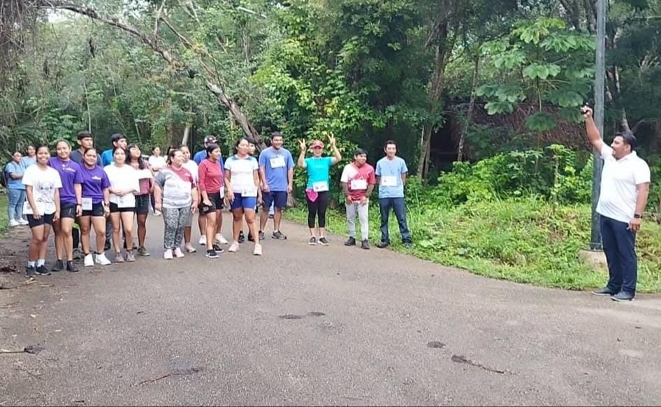 Estudiantes y profesores de UIMQRoo de José María Morelos, fomentan la salud física con una carrera pedestre