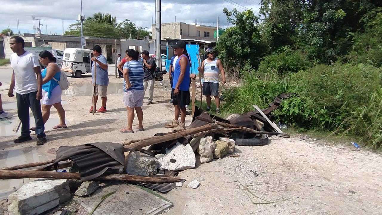 Habitantes de San Judas bloquean avenida Juárez en Playa del Carmen: EN VIVO