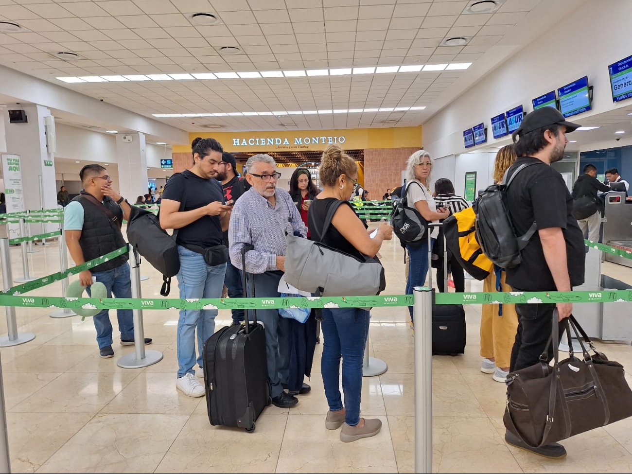 Hay buena afluencia de pasajeros en el aeropuerto de Mérida