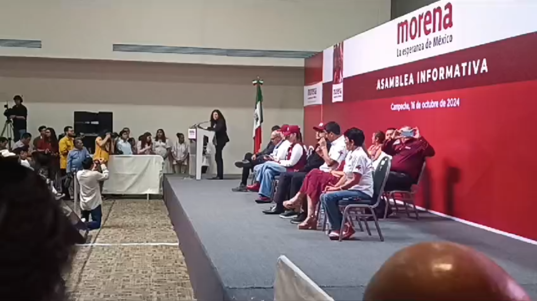 Alcalde Luján, presidenta nacional de Morena, emite mensaje a los campechanos concentrados en el Centro de Convenciones y Exposiciones Campeche XXI.