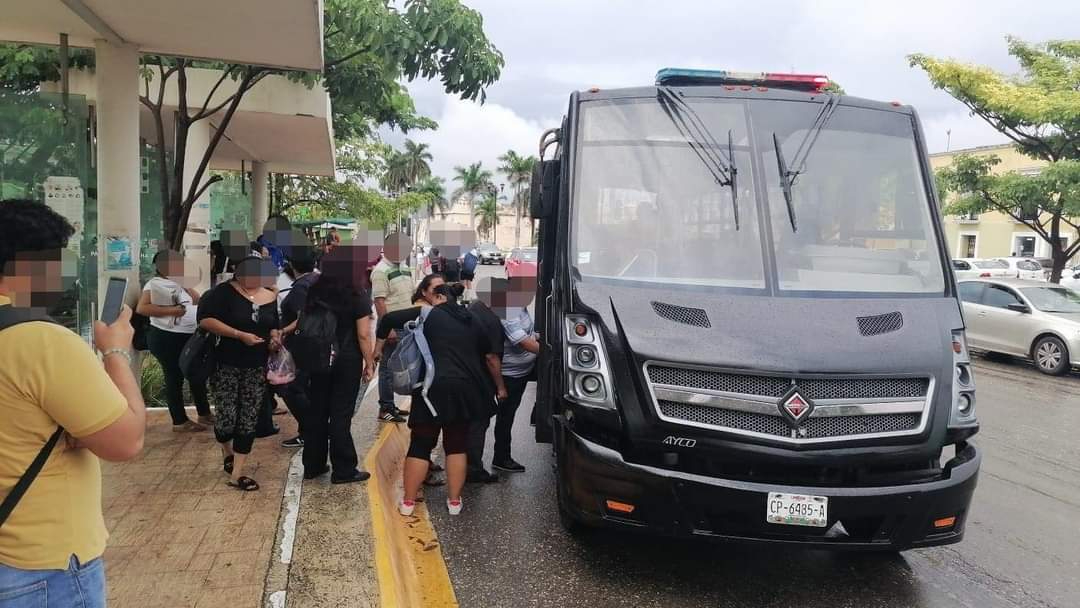 Se utilizó un camión de la Policía para movilizar a los ciudadanos