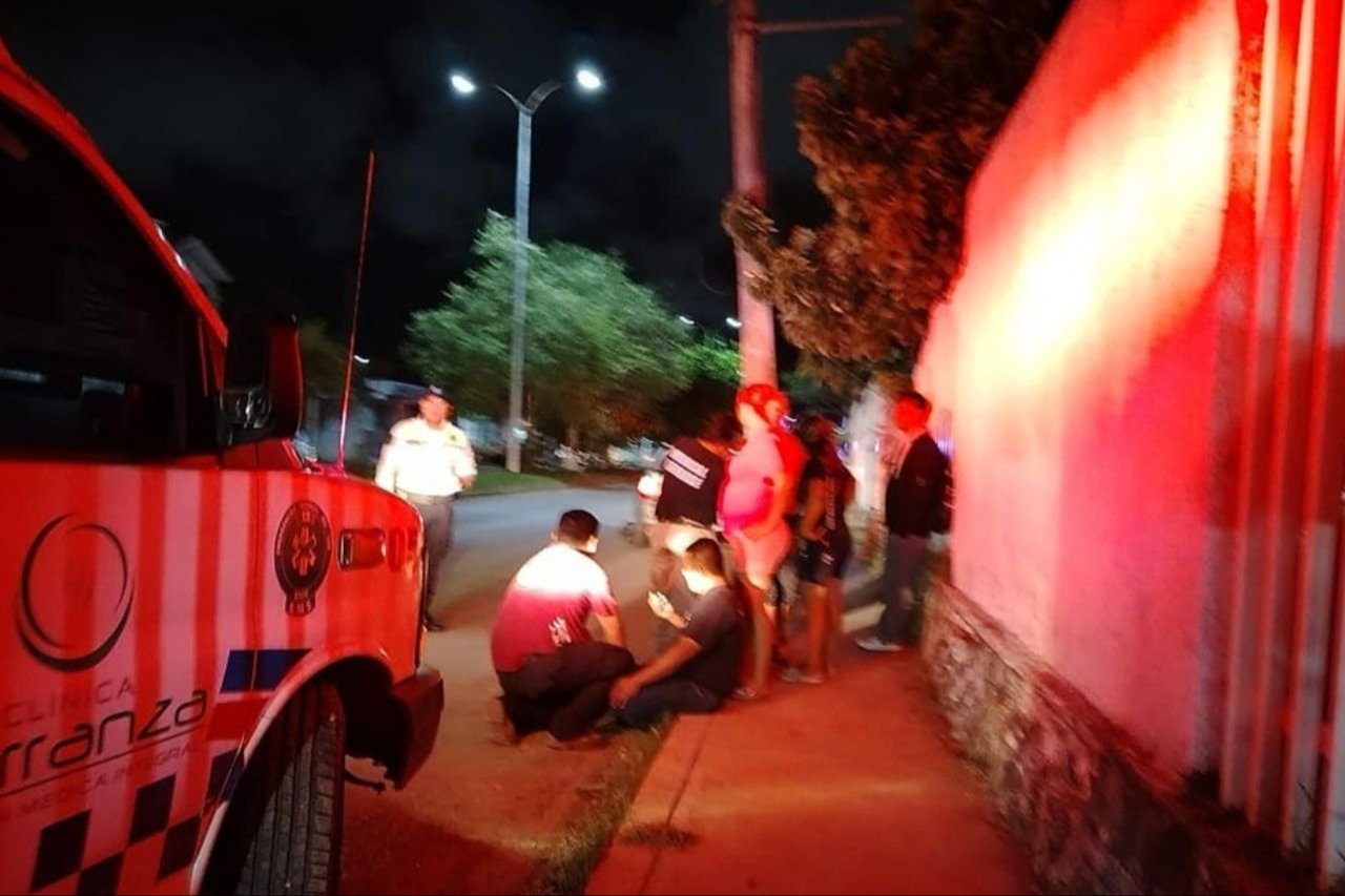 Conductor le cierra el paso a motociclista en Solidaridad