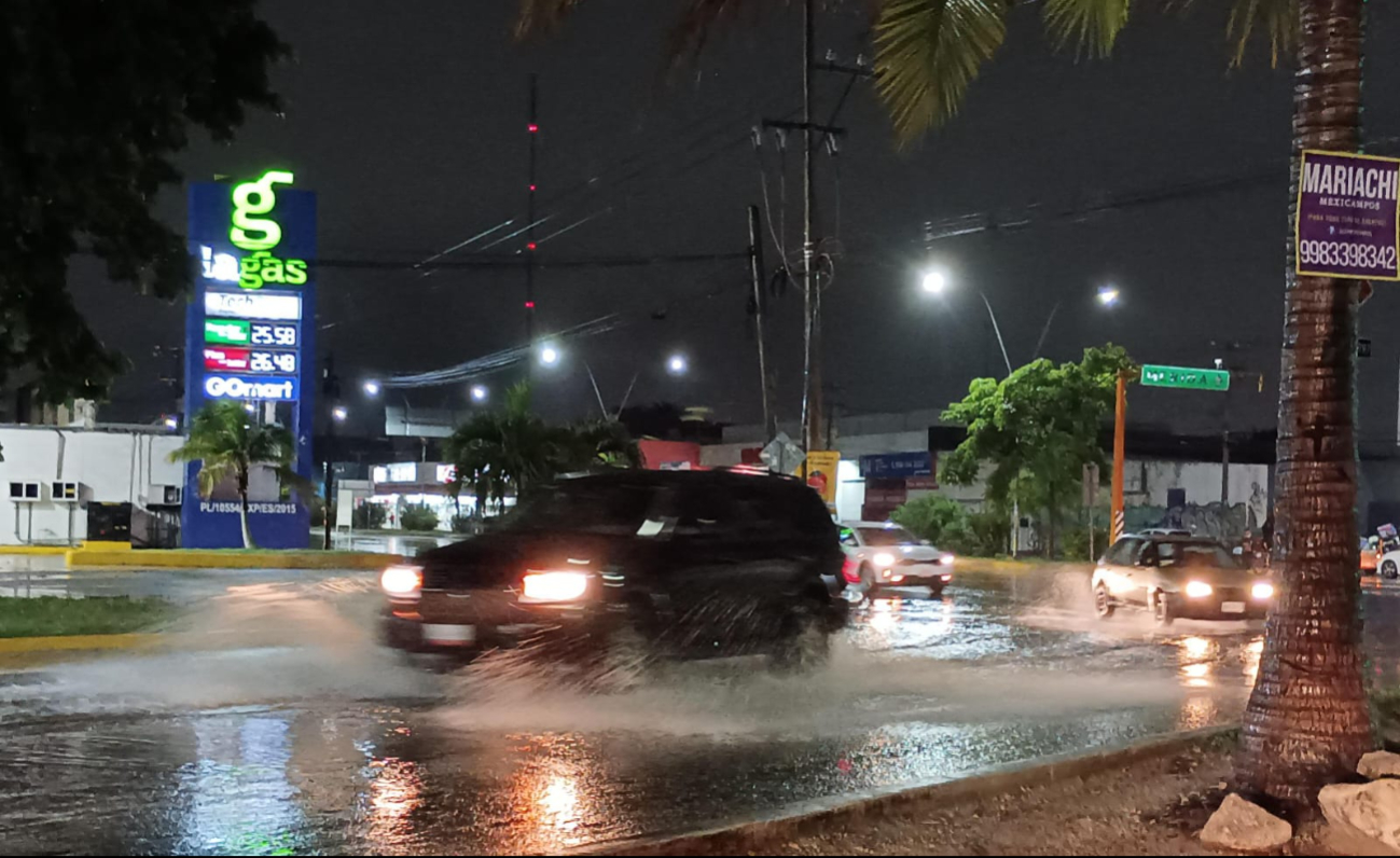 Lluvia e inundaciones en Cancún por frente frío