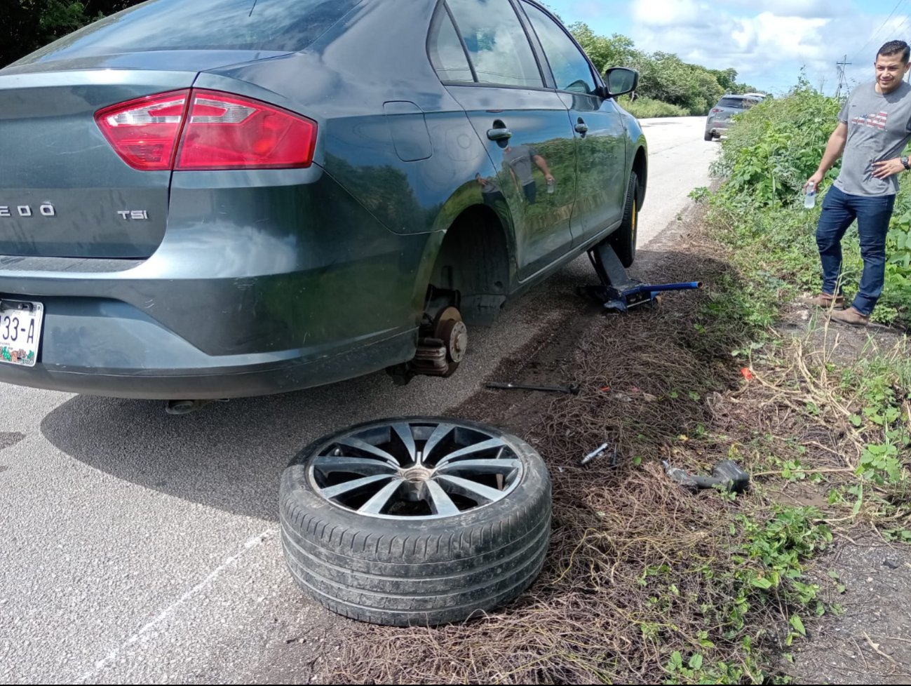 Las lluvias han agravado la situación en las carreteras de la Península de Atasta