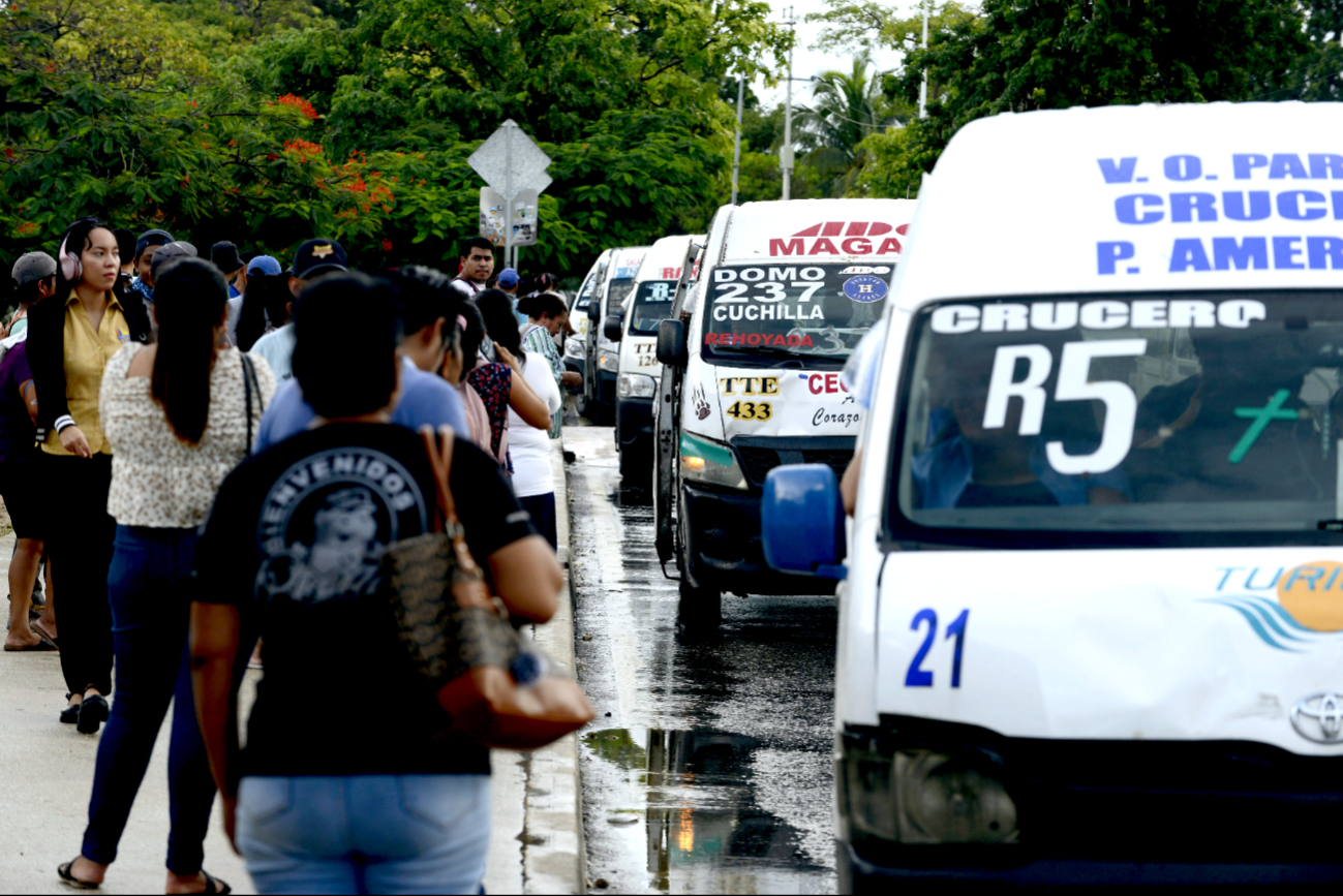 Usuarios reprueban el transporte público de Cancún, “el servicio es muy malo, inseguro y tardado”