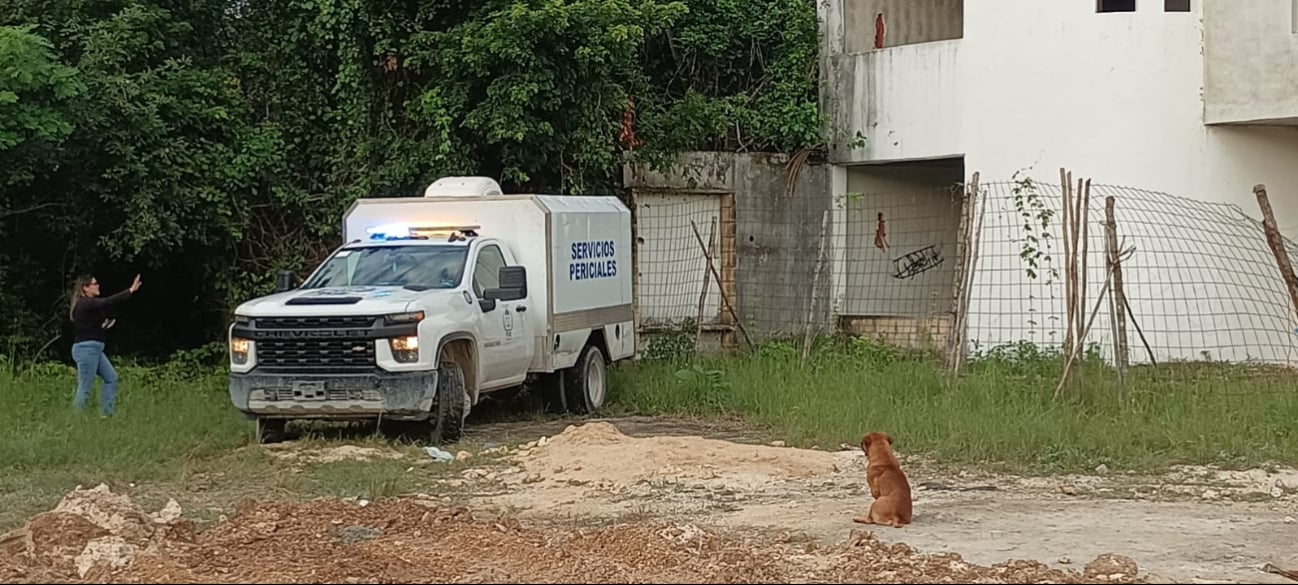 Obreros cercano al sitio reportaron a las autoridades del cuerpo abandonado.