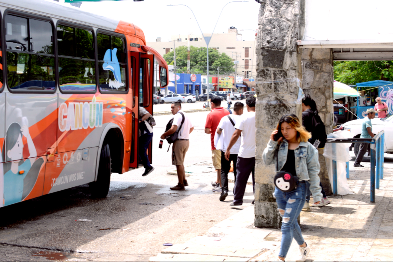 Usuarios lidian con el mal estado de las unidades de transporte