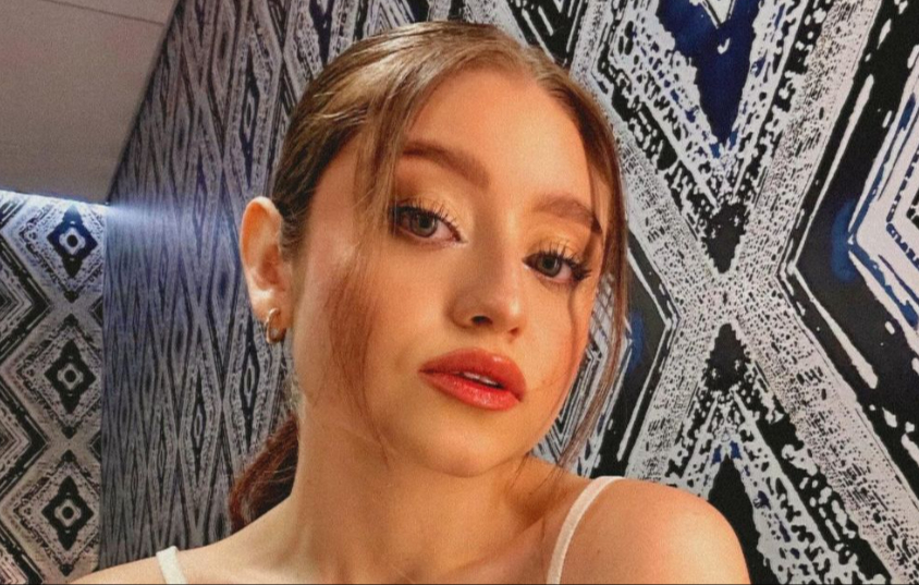 Karol Sevilla vista besando a Diego Monroy, futbolista del América 