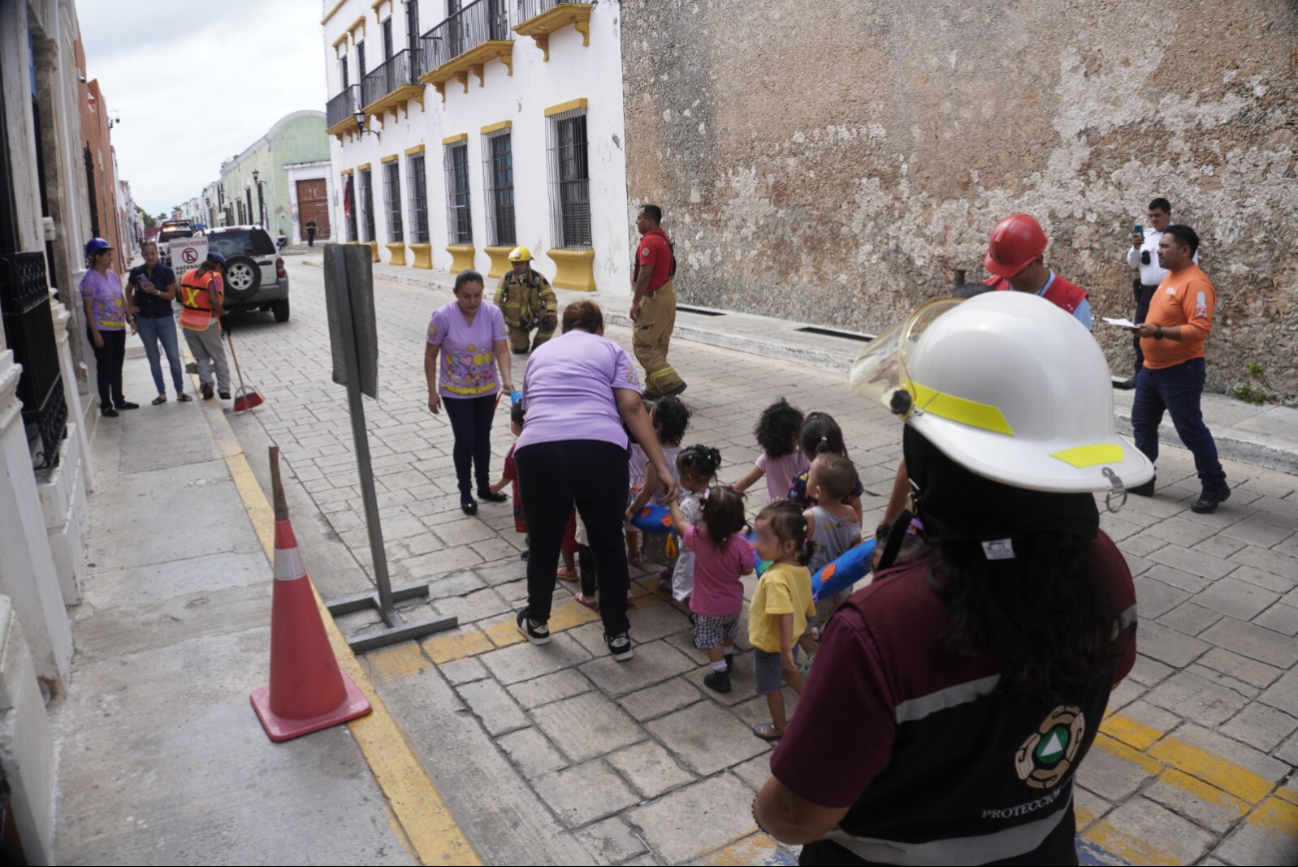 Los niños siguieron instrucciones y evacuaron de manera ordenada y rápida hacia zonas seguras