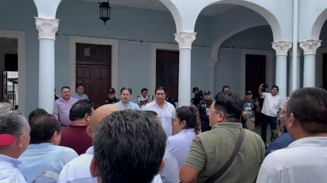 Los taxistas exhibieron supuestas irregularidades de la Agencia de Transporte de Yucatán