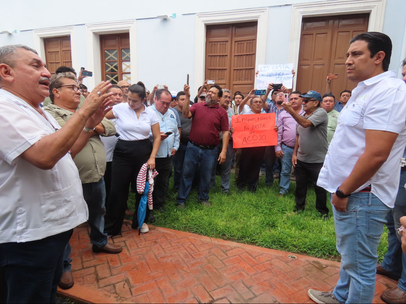 Taxistas de Yucatán piden la renuncia de Rafael Kotasek como titular de la Agencia de Transporte