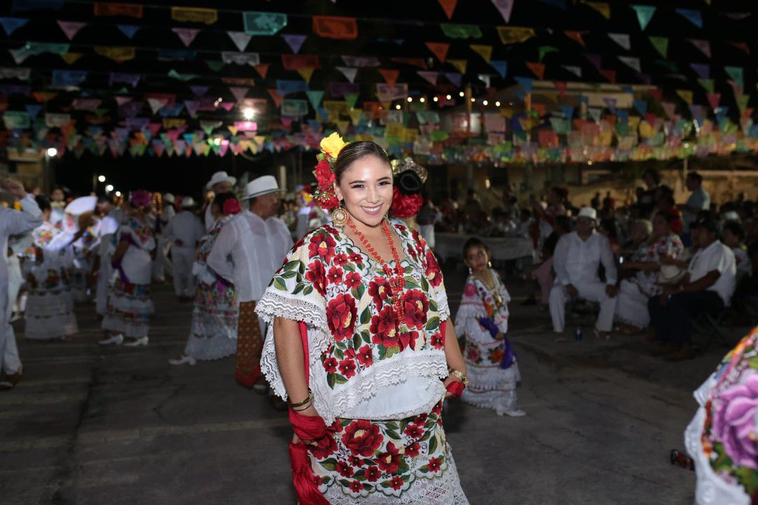 Presentan a la candidata de San Felipe para embajadora de la Feria Yucatán Xmatkuil 2024