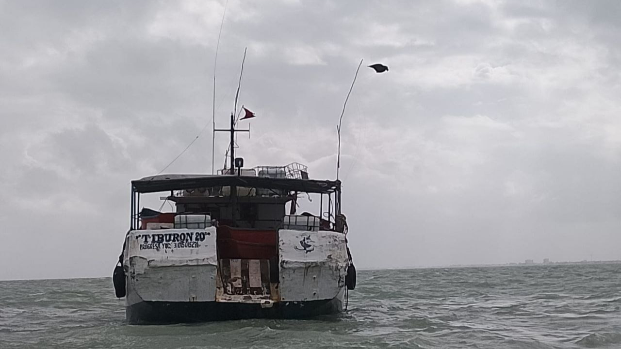 Tripulantes del "Tiburón 20" fueron rescatados por elementos de la Marina.