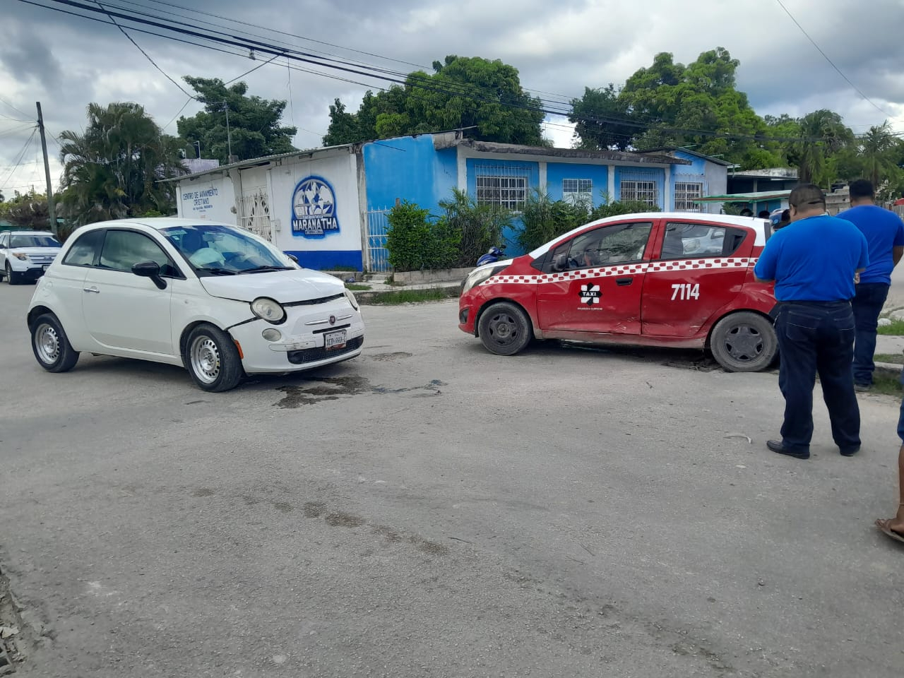 Un menor resultó lesionado tras chocar su Fiat blanco contra un taxi Chevrolet Spark en la colonia Esperanza