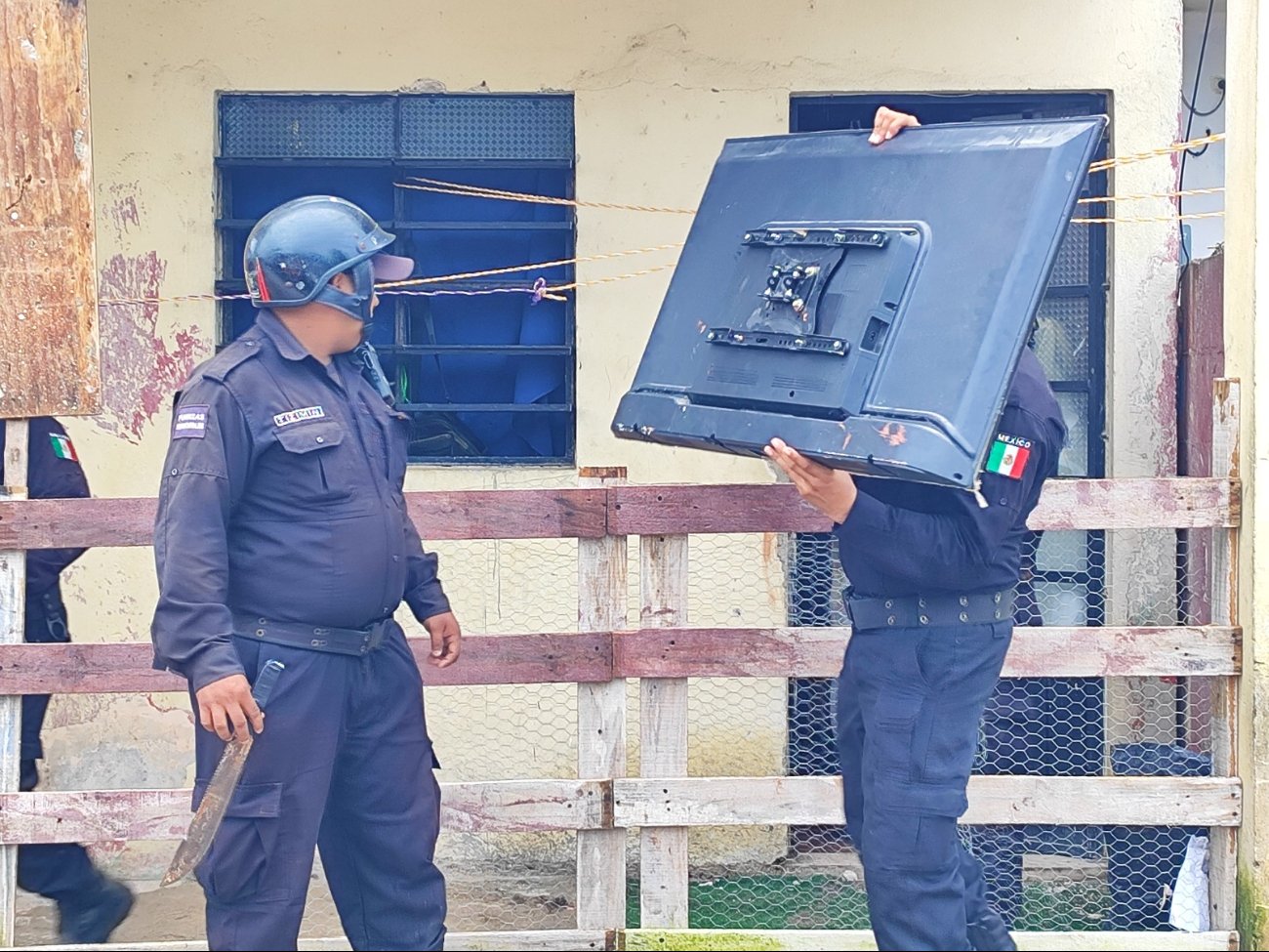 Autoridades detuvieron a un hombre y a una mujer acusados de presunto robo en Tizimín / Carlos Euán