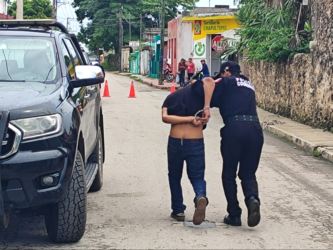 Autoridades detuvieron a un hombre y a una mujer acusados de presunto robo en Tizimín / Carlos Euán