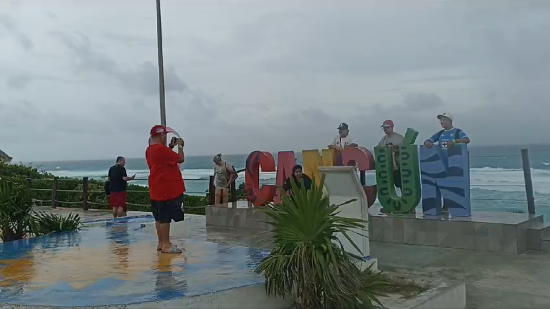 "Nadine" no impide recorridos turísticos en zona hotelera de Cancún