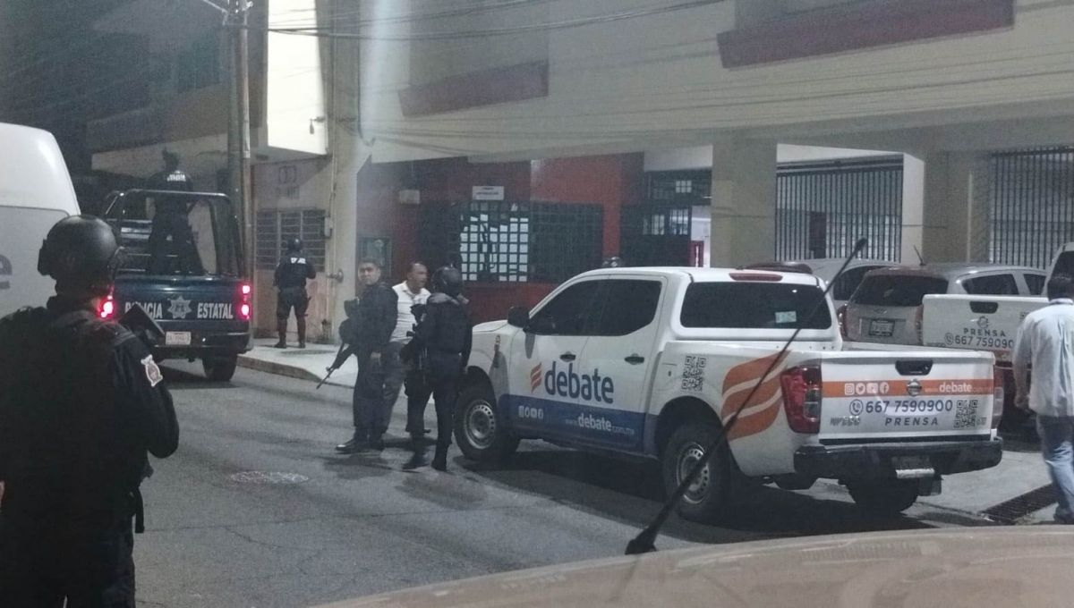 Periodistas de Sinaloa exigen justicia tras el ataque armado a las oficinas de El Debate en Culiacán