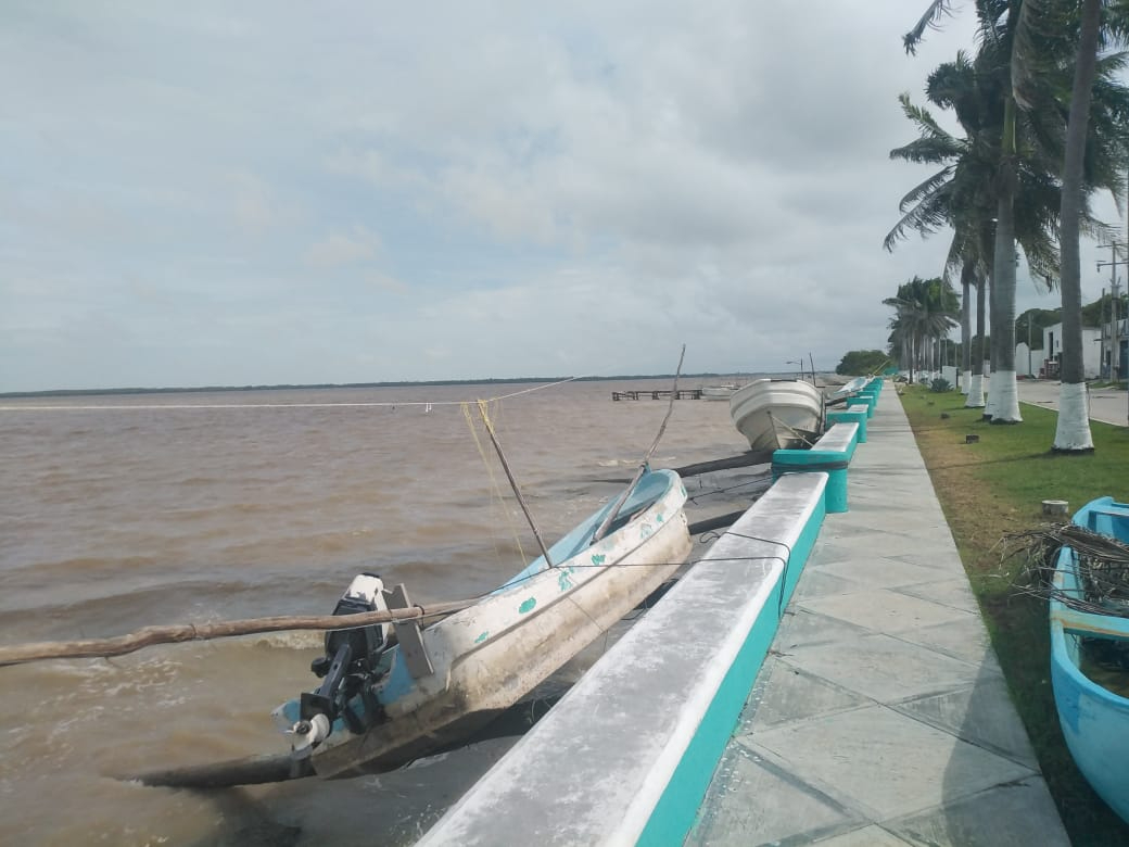 Pescadores de Sabancuy piden apoyos ante mal tiempo / Pedro Díaz