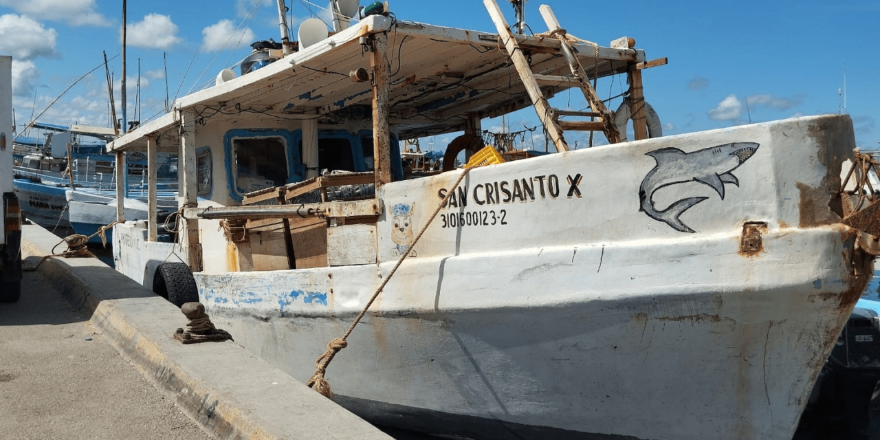 Tras el hundimiento del San Crisanto 10, pescadores fueron rescatados en Celestún, Yucatán