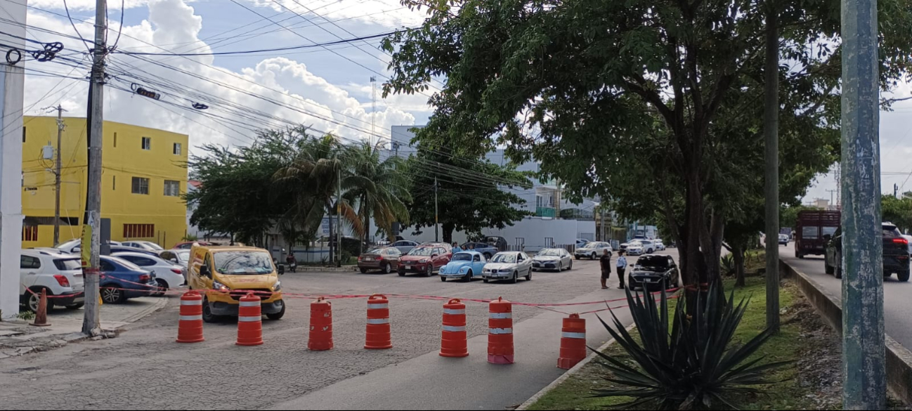 Colectivo “Madres buscadoras de Quintana Roo” bloquean avenida  por joven desaparecida