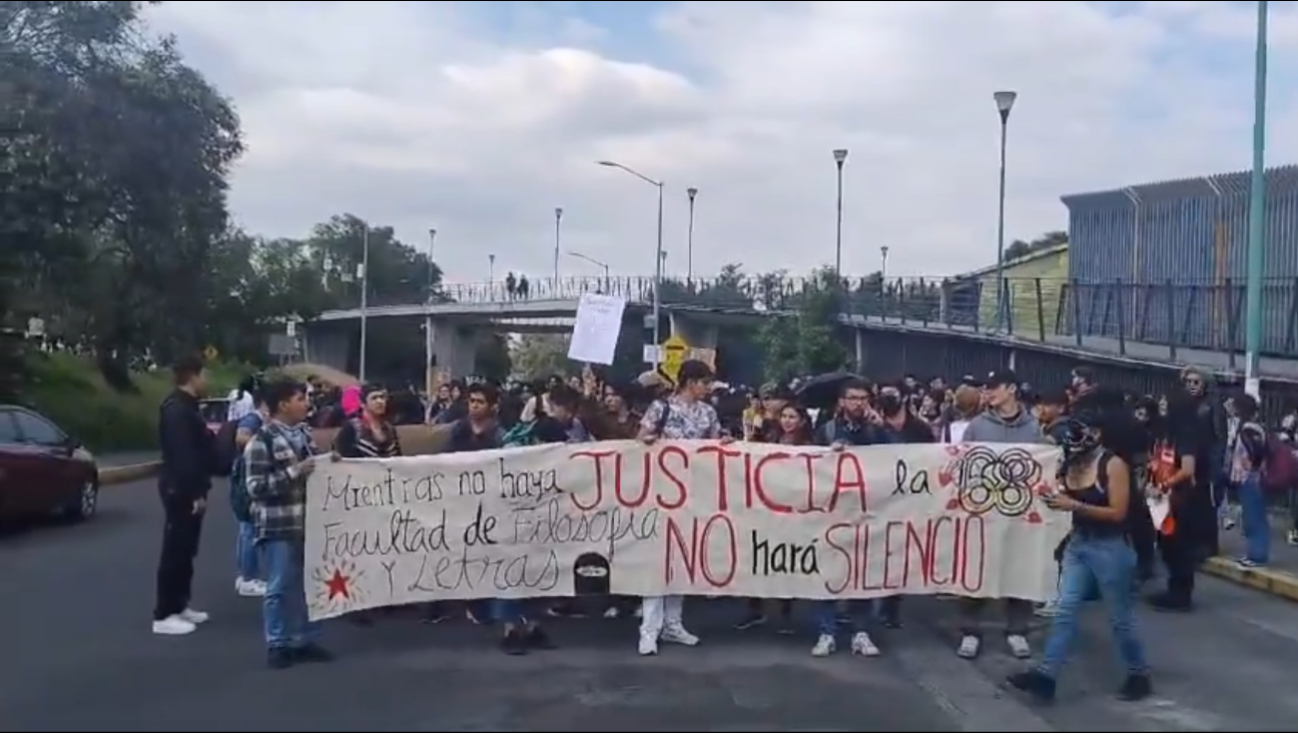 Estudiantes se manifiestan en las calles este 2 de octubre.