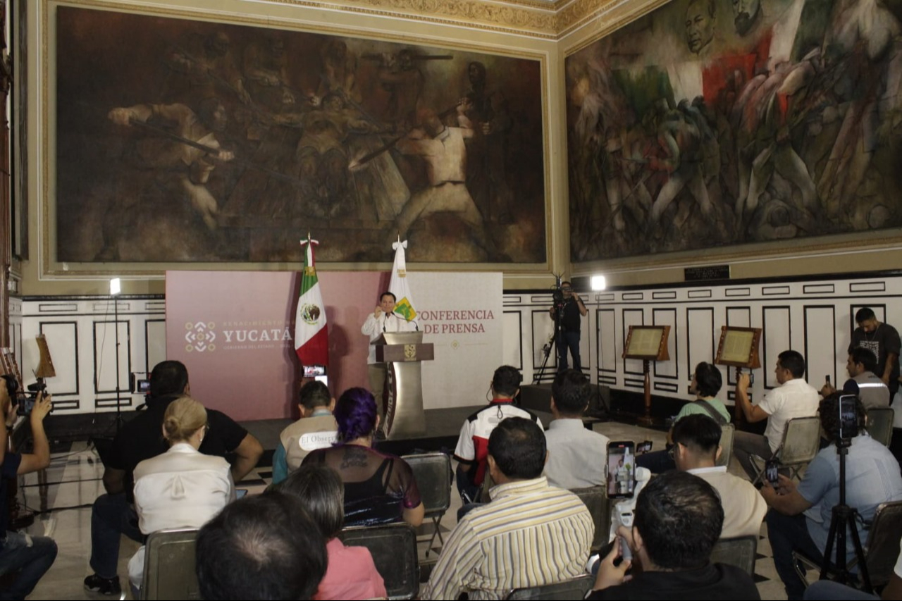 Joaquín Díaz Mena dio inicio con sus conferencias