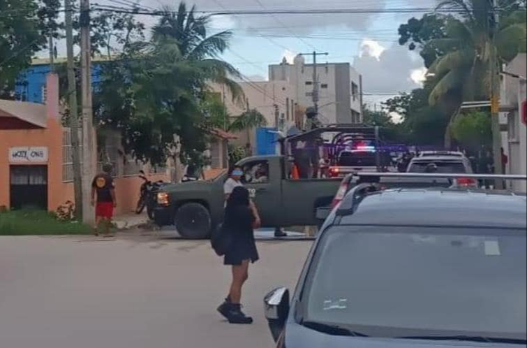 Taxista de Tulum es atacado a balazos; lucha por su vida