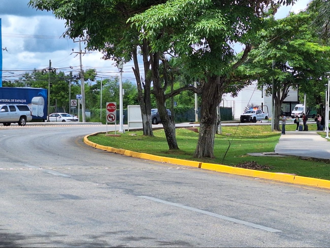 Operadores de taxis de la terminal de Mérida lamentan que guiadores de Uber operen cerca de la zona