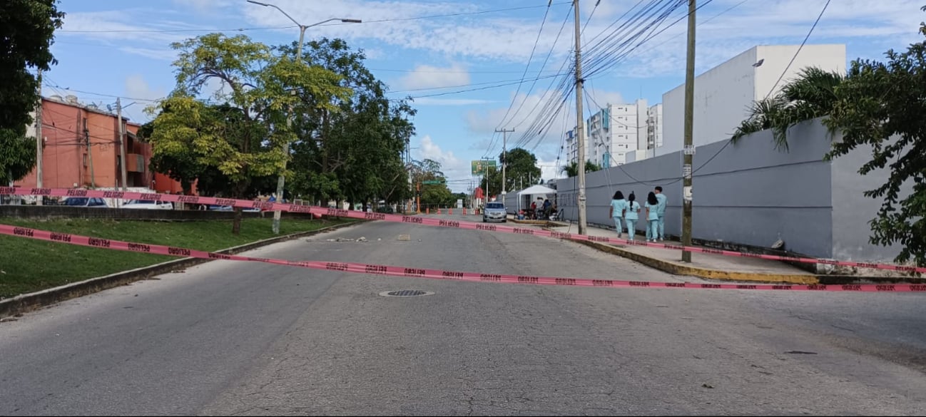 Madres buscadoras bloquean la avenida Nichupté para presionar a las autoridades