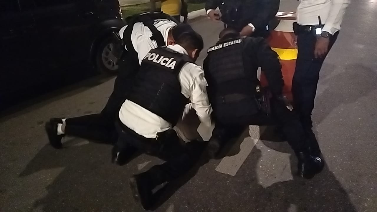 El sujeto intentó huir pero fue sometido por los agentes del orden