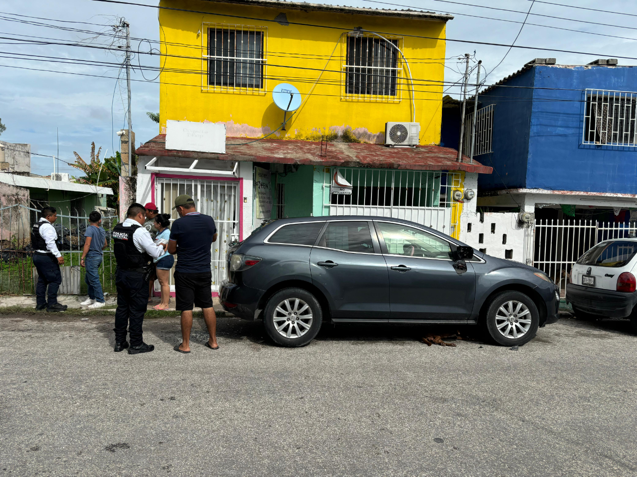 Ebrio destruye vehículos de sus arrendadores en Ciudad del Carmen