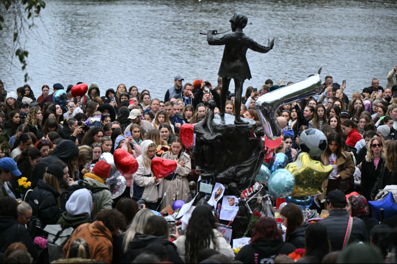 La estatua de Peter Pan fue el punto de reunión