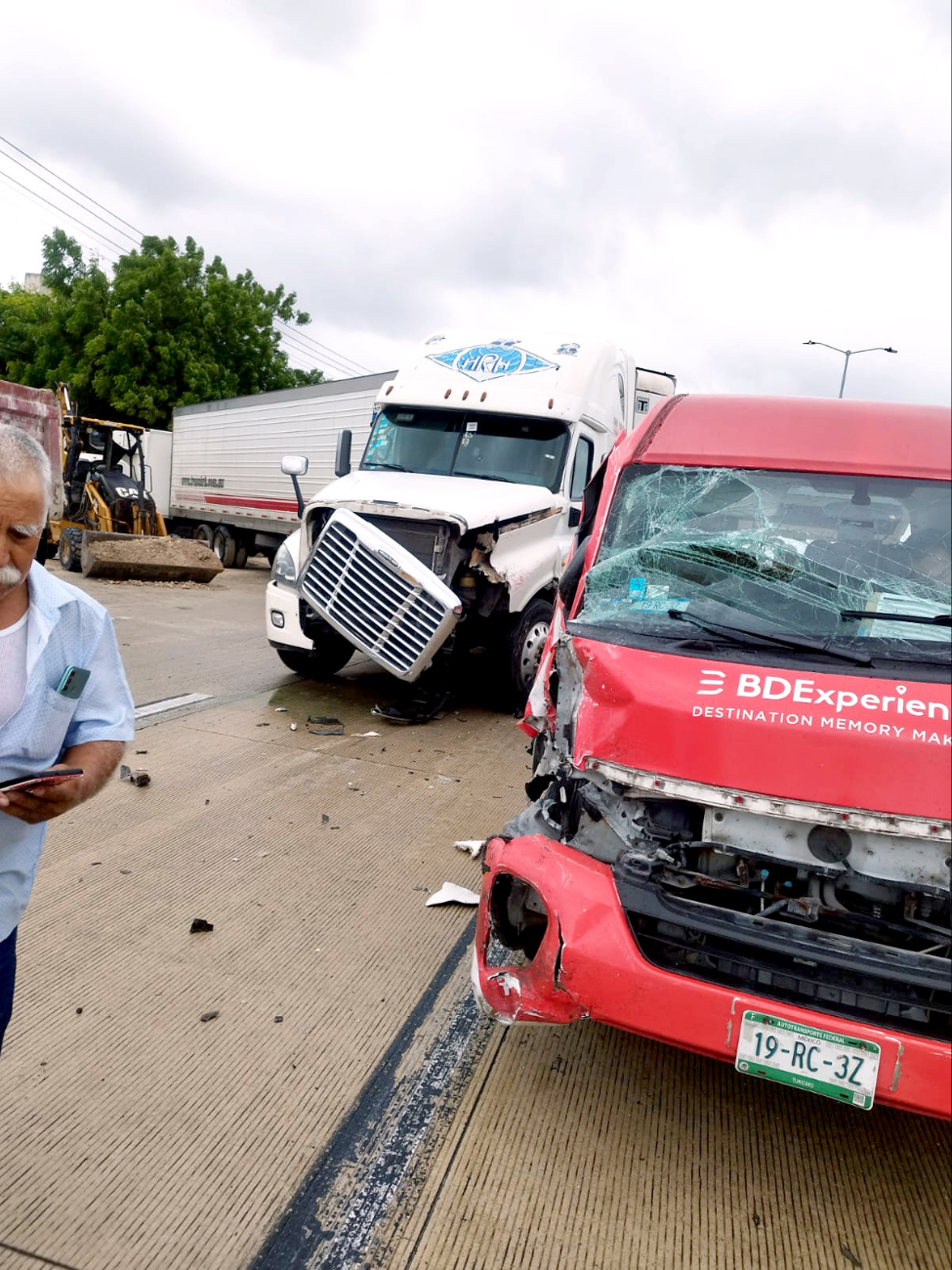 Las causas de los accidentes se debieron por el asfalto mojado, exceso de velocidad y falta de precaución