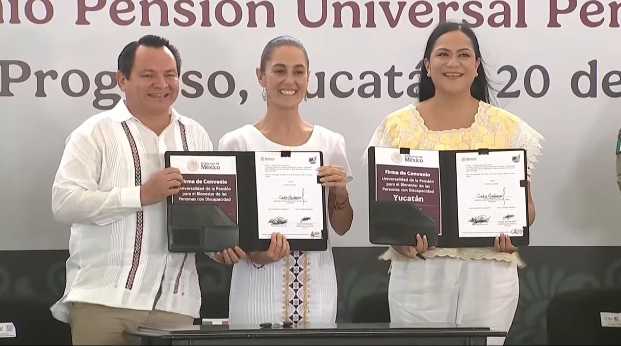 Claudia Sheinbaum y Joaquín Díaz Mena firman el Convenio Pensión Universal Personas con Discapacidad en Yucatán