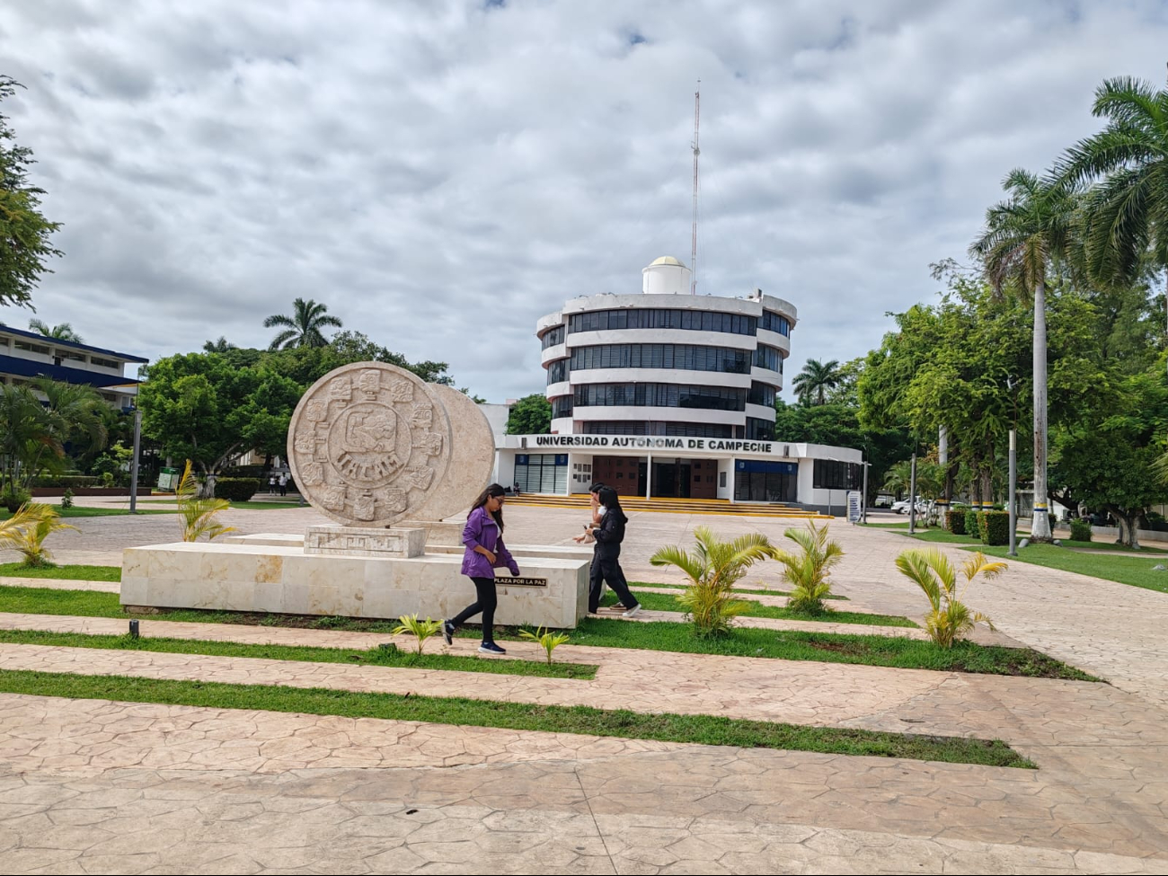 ‘Aceptable’ el trabajo del rector José Alberto Abud Flores, dicen alumnos