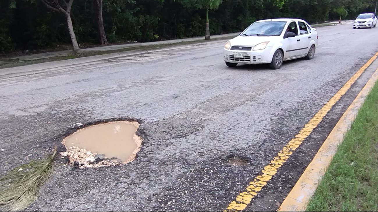 Otra de las afectaciones han sido los baches en diferentes calles debido a las lluvias